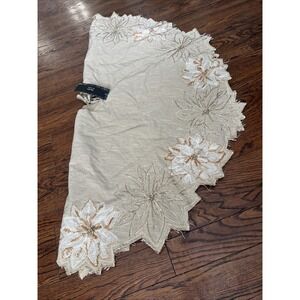 NEW TAHARI HOME 52" TAN GOLD METALLIC POINSETTIAS CHRISTMAS TREE SKIRT INDIA